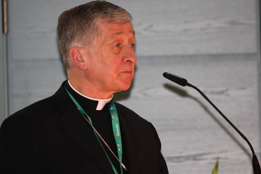 Kardinal Cupich aus Chicago benannte drei fundamentale Herausforderungen, der sich die Kirche stellen müsse: das sich wandelnde Familienbild, eine zunehmende Kultur der Verachtung des Anderen und die Auswirkungen der Krise des sexuellen Missbrauchs, die die Menschen zutiefst verunsichert hat. Diese grundlegenden Themen gemeinsam anzugehen, ist für die Zukunft der Kirche unerläßlich.