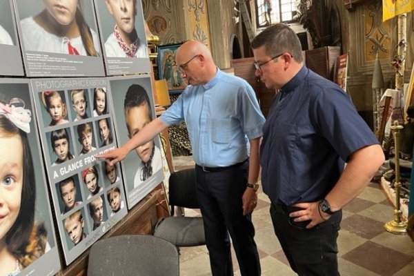 Besuch der ehemaligen Jesuitenkirche in Lviv.