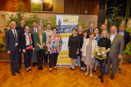 Beim Festabend wurde der Recherchepreis Osteuropa verliehen, ausgelobt von Hoffnung für Osteuropa, einer Aktion des Diakonischen Werks Württemberg, und Renovabis, der Solidaritätsaktion der deutschen Katholiken mit den Menschen in Mittel- und Osteuropa. Kooperationspartner des Preises ist n-ost, Netzwerk für Osteuropa-Berichterstattung. Er zeichnet Reportagen über die Lebenswelten von Menschen im Osten Europas aus.