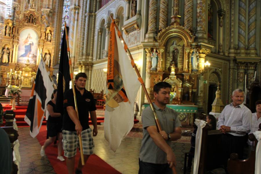 Kolpingbanner im Gottesdienst