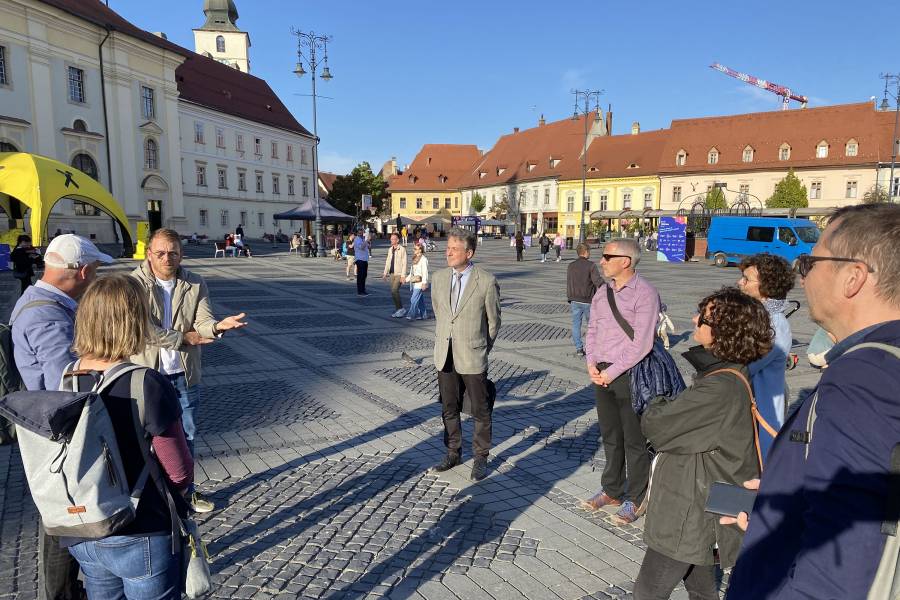 Die Delegationsgruppe besichtigt Sibiu, das frühere Hermannstadt.