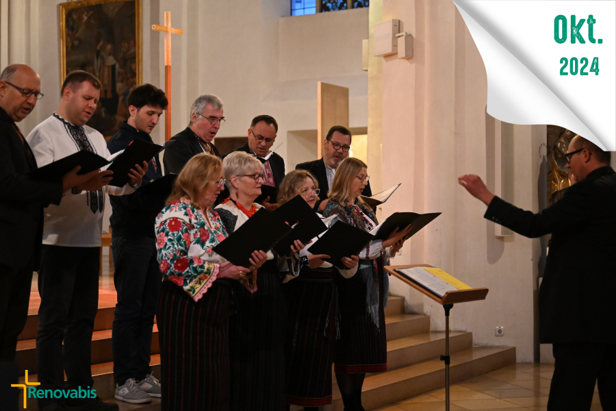 In der Pfarrkirche St. Georg Freising freuen sich zahlreiche Gäste am 26. Oktober bei einem Benefizkonzert für Renovabis über Lieder aus der östlichen und westlichen christlichen Tradition. Die Junge Kantorei "Die Freisinger" von St. Georg und der Chor „Pokrow“ der ukrainischen Kathedrale in München begeistern das Publikum. Auch viele Spenderinnen und Spender von Renovabis nehmen am Konzert teil. Die Spenden kommen kriegstraumatisierten Kindern in der Ukraine zugute.