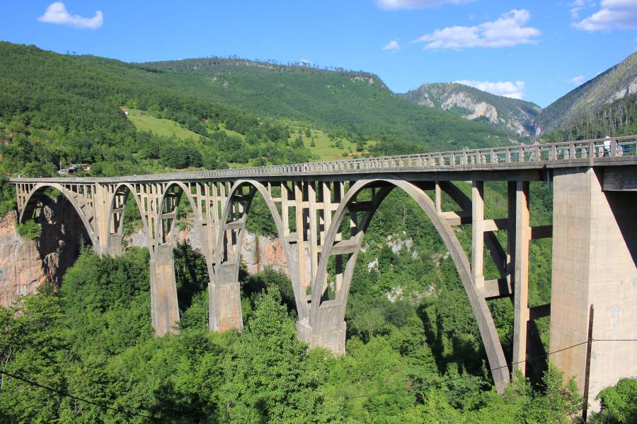 Đurđevića-Tara-Brücke über die Tara-Schlucht in Montenegro